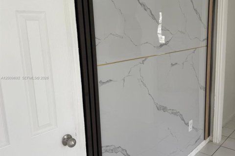 Villa ou maison à louer à Miami, Floride: 2 chambres № 2073261 - photo 5