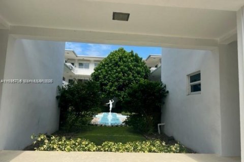 Copropriété à vendre à Bal Harbour, Floride: 23.78 m2 № 2089846 - photo 10