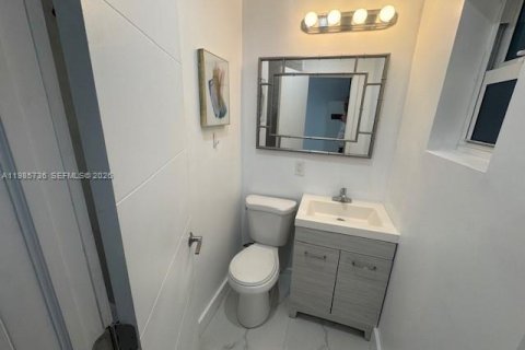 Copropriété à vendre à Bal Harbour, Floride: 23.78 m2 № 2089846 - photo 6