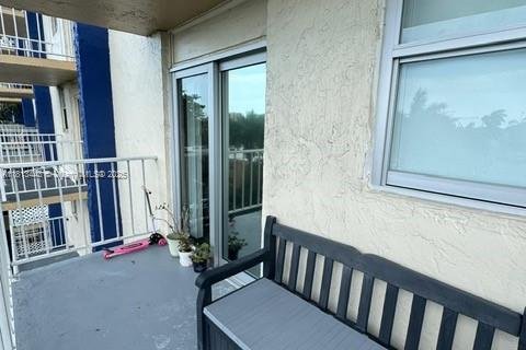 Condo in Miami, Florida, 2 bedrooms  № 1875345 - photo 17