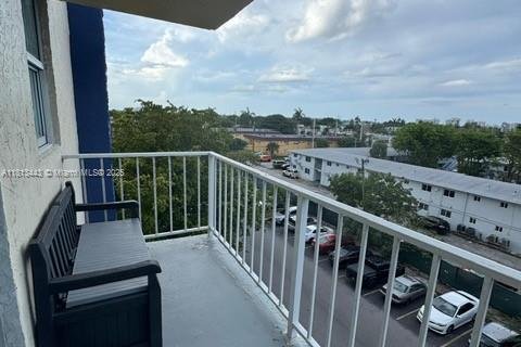 Condo in Miami, Florida, 2 bedrooms  № 1875345 - photo 18