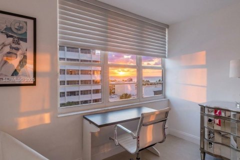 Купить кондоминиум в Майами-Бич, Флорида 1 спальня, 76.18м2, № 1986296 - фото 3