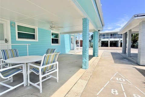 House in Redington Shores, Florida 4 bedrooms, 197.7 sq.m. № 2216059 - photo 4