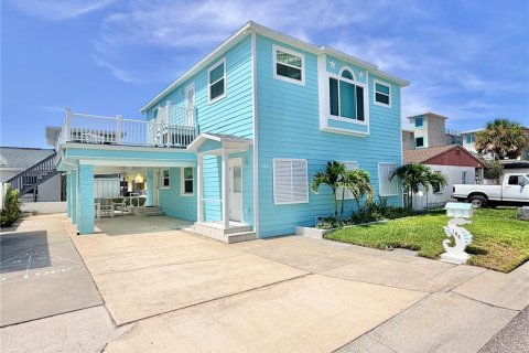 House in Redington Shores, Florida 4 bedrooms, 197.7 sq.m. № 2216059 - photo 2