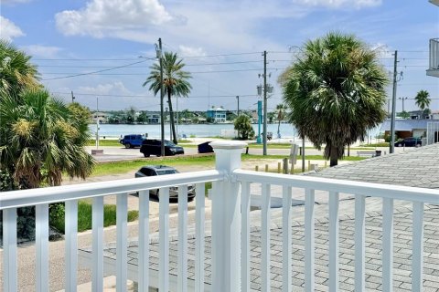 House in Redington Shores, Florida 4 bedrooms, 197.7 sq.m. № 2216059 - photo 26