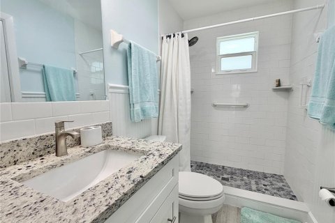 House in Redington Shores, Florida 4 bedrooms, 197.7 sq.m. № 2216059 - photo 19