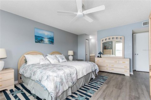Condo in Clearwater, Florida, 2 bedrooms  № 2420184 - photo 16
