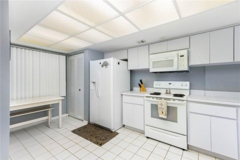 Condo in Clearwater, Florida, 2 bedrooms  № 2420184 - photo 12