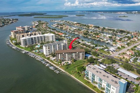 Condo in Clearwater, Florida, 2 bedrooms  № 2420184