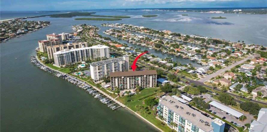 Condo in Clearwater, Florida, 2 bedrooms  № 2420184