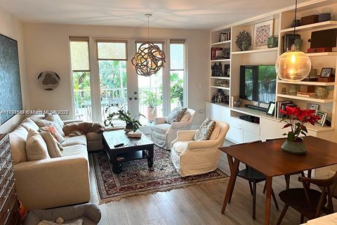 Condo in Miami, Florida, 1 bedroom  № 2029567 - photo 2