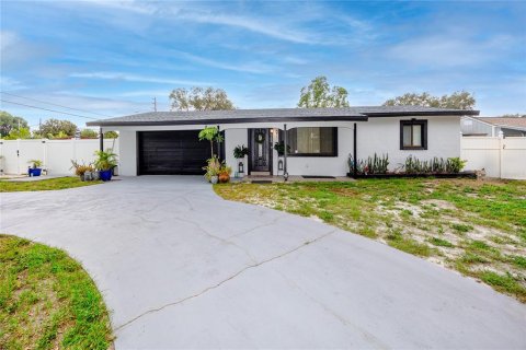 Villa ou maison à Saint Petersburg, Floride 4 chambres, 153.1 m2 № 2279819