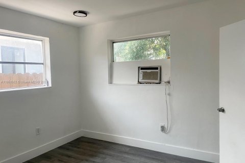 Купить коммерческую недвижимость в Майами, Флорида 140.47м2, № 1958675 - фото 13