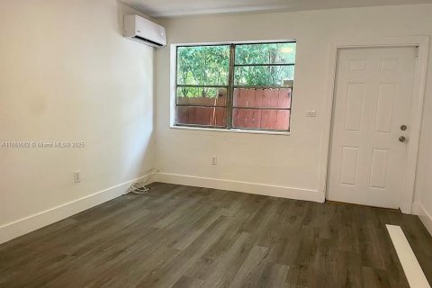 Купить коммерческую недвижимость в Майами, Флорида 140.47м2, № 1958675 - фото 14