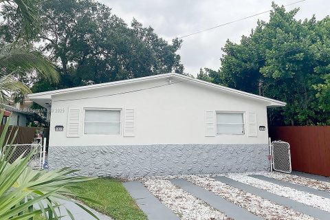 Купить коммерческую недвижимость в Майами, Флорида 140.47м2, № 1958675 - фото 2