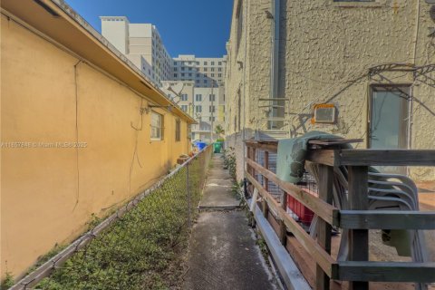 Commercial property in Miami, Florida 314.57 sq.m. № 1965751 - photo 8