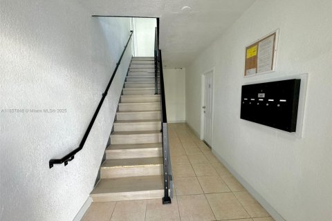 Commercial property in Miami, Florida 314.57 sq.m. № 1965751 - photo 12