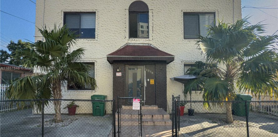 Commercial property in Miami, Florida 314.57 sq.m. № 1965751