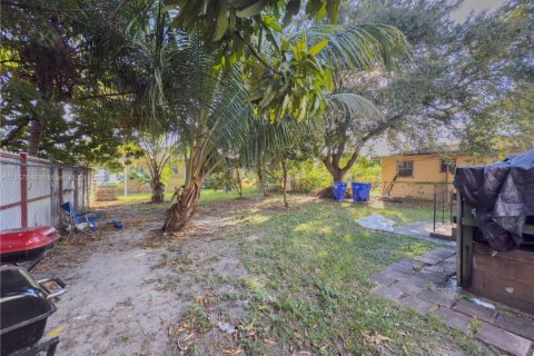 Commercial property in Miami, Florida 314.57 sq.m. № 1965751 - photo 10