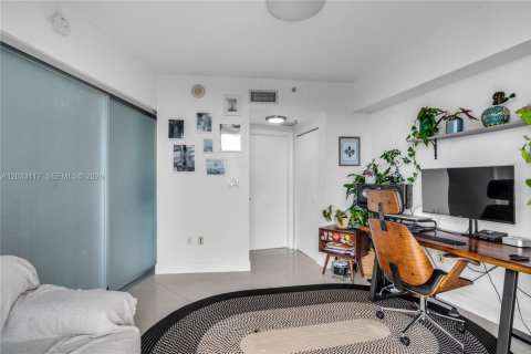 Condo in Miami, Florida, 2 bedrooms № 2086307 - photo 12