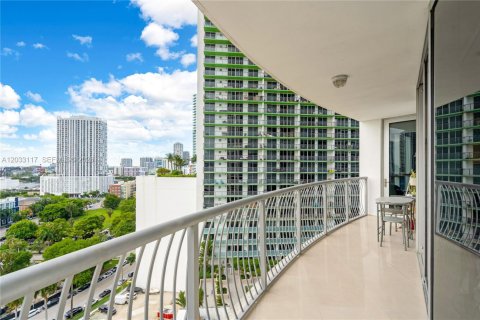 Condo in Miami, Florida, 2 bedrooms № 2086307 - photo 22