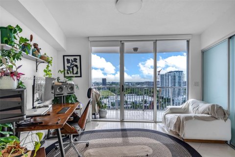 Condo in Miami, Florida, 2 bedrooms № 2086307 - photo 10