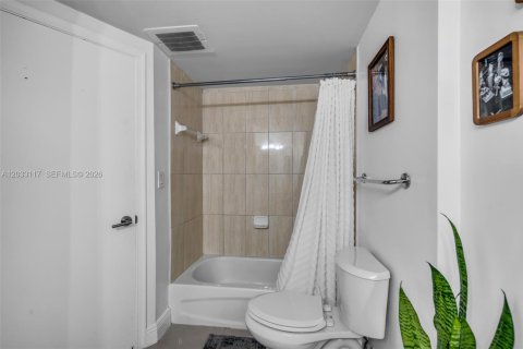Condo in Miami, Florida, 2 bedrooms № 2086307 - photo 14