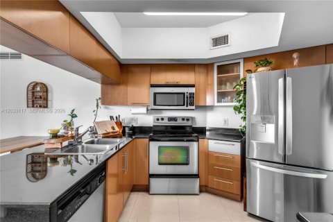 Condo in Miami, Florida, 2 bedrooms № 2086307 - photo 3