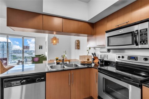 Condo in Miami, Florida, 2 bedrooms № 2086307 - photo 4
