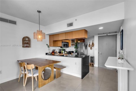 Condo in Miami, Florida, 2 bedrooms № 2086307 - photo 5