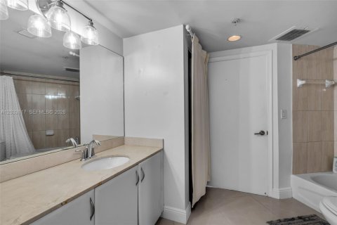 Condo in Miami, Florida, 2 bedrooms № 2086307 - photo 13