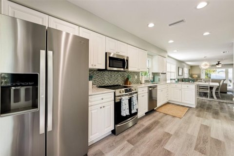 House in Anna Maria, Florida 4 bedrooms, 206.71 sq.m. № 2103971 - photo 7