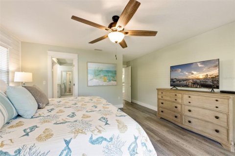 House in Anna Maria, Florida 4 bedrooms, 206.71 sq.m. № 2103971 - photo 22