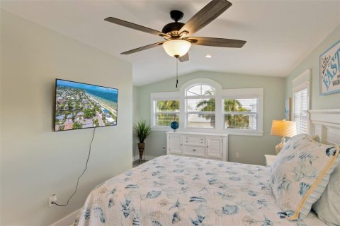 House in Anna Maria, Florida 4 bedrooms, 206.71 sq.m. № 2103971 - photo 16