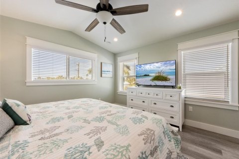 House in Anna Maria, Florida 4 bedrooms, 206.71 sq.m. № 2103971 - photo 20