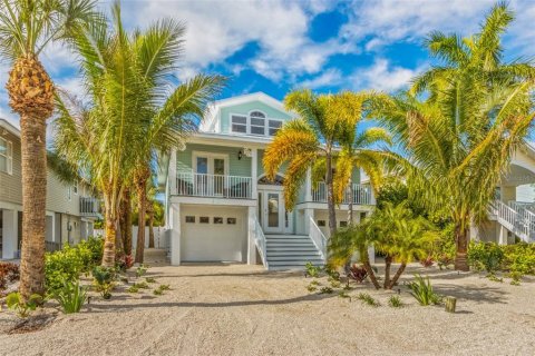 House in Anna Maria, Florida 4 bedrooms, 206.71 sq.m. № 2103971