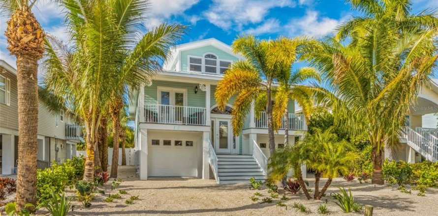House in Anna Maria, Florida 4 bedrooms, 206.71 sq.m. № 2103971