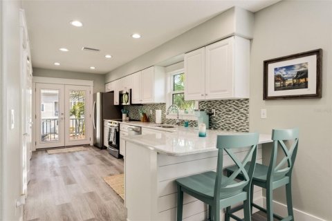 House in Anna Maria, Florida 4 bedrooms, 206.71 sq.m. № 2103971 - photo 5