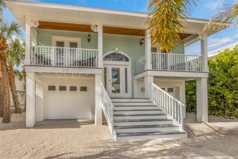 House in Anna Maria, Florida 4 bedrooms, 206.71 sq.m. № 2103971 - photo 3