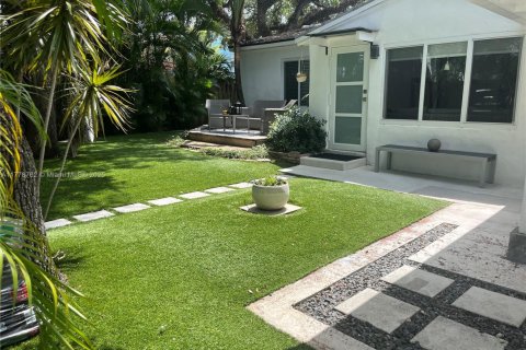 Снять в аренду виллу или дом в Форт-Лодердейл, Флорида 3 спальни, 148.64м2, № 1714260 - фото 2