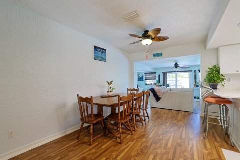 Villa ou maison à vendre à New Smyrna Beach, Floride: 4 chambres, 152.17 m2 № 2197747 - photo 7