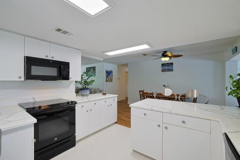 Villa ou maison à vendre à New Smyrna Beach, Floride: 4 chambres, 152.17 m2 № 2197747 - photo 10