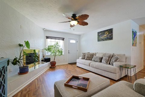 Villa ou maison à vendre à New Smyrna Beach, Floride: 4 chambres, 152.17 m2 № 2197747 - photo 5