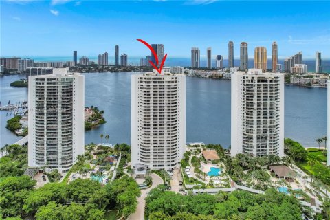 Condo in Aventura, Florida, 2 bedrooms  № 1859059 - photo 27