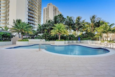 Condo in Aventura, Florida, 2 bedrooms  № 1859059 - photo 12