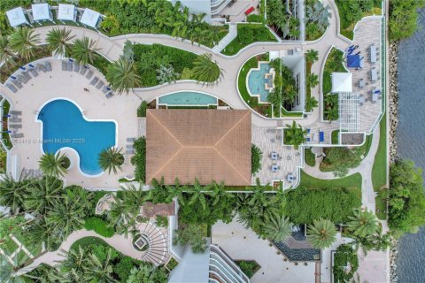 Condo in Aventura, Florida, 2 bedrooms  № 1859059 - photo 9