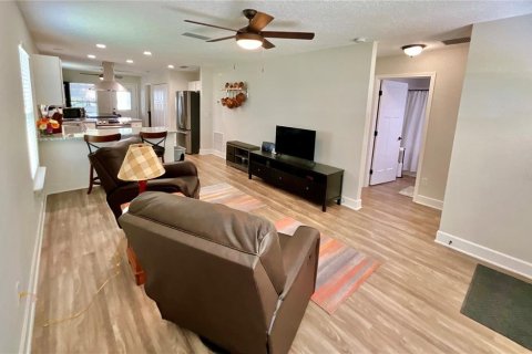 House in Melrose, Florida 3 bedrooms, 108.51 sq.m. № 1844307 - photo 4