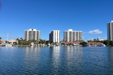 Condominio en venta en Aventura, Florida, 2 dormitorios, 110.27 m2 № 1861232 - foto 24