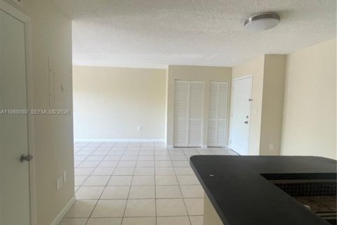 Снять в аренду кондоминиум в Майами, Флорида 2 спальни, 81.48м2, № 2049047 - фото 12