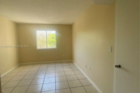 Снять в аренду кондоминиум в Майами, Флорида 2 спальни, 81.48м2, № 2049047 - фото 17